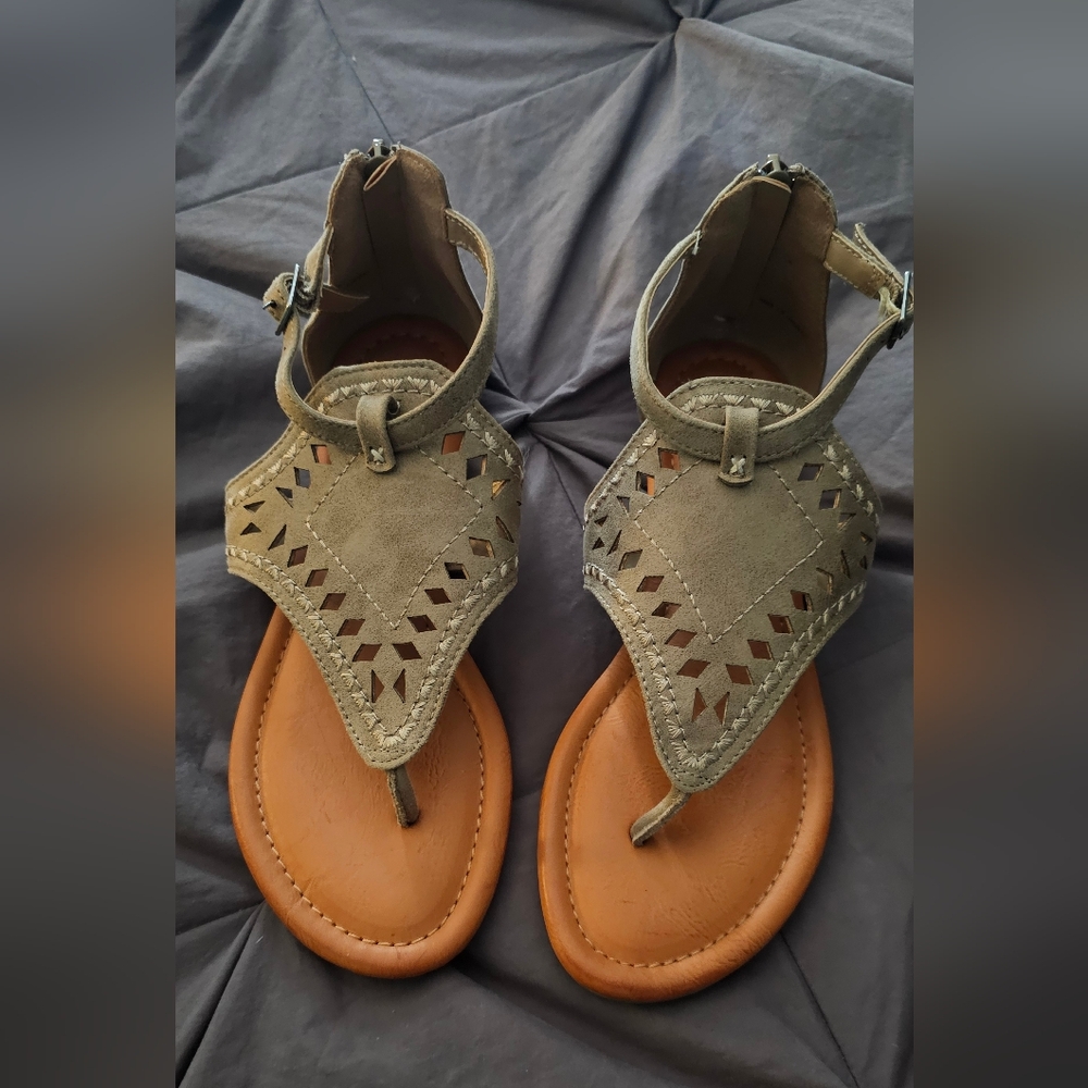 REPORT sandals
